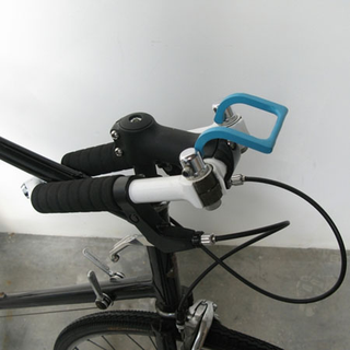 Illustration for article titled Folding Bike Handlebars: So Obvious, It Took This Long to Think of It